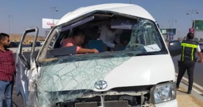 إصابة 5 أشخاص فى حادث انقلاب ميكروباص على الطريق الصحراوى بالبدرشين