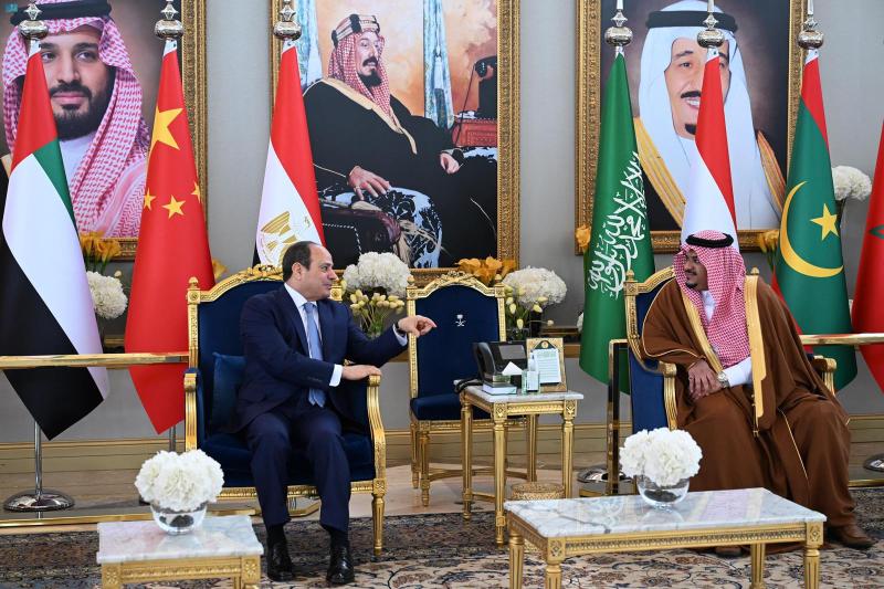 الرئيس السيسي يصل الرياض للمشاركة بالقمة الصينية العربية