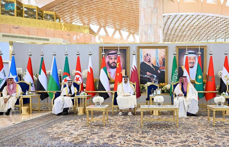 أمير قطر يصل الرياض للمشاركة في القمة العربية الصينية