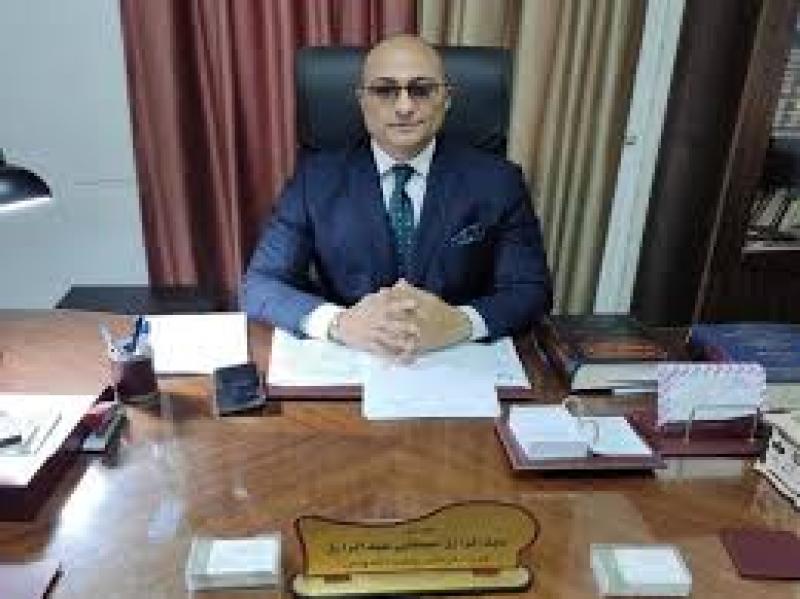 عبد الرازق مصطفى، المحامي والخبير القانونى