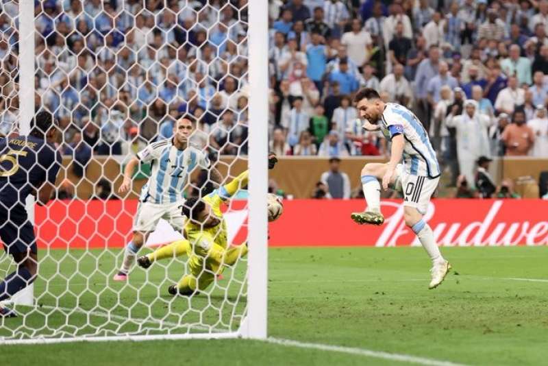 ميسي يسجل هدف التقدم للأرجنتين امام فرنسا بنهائي كأس العالم 2022
