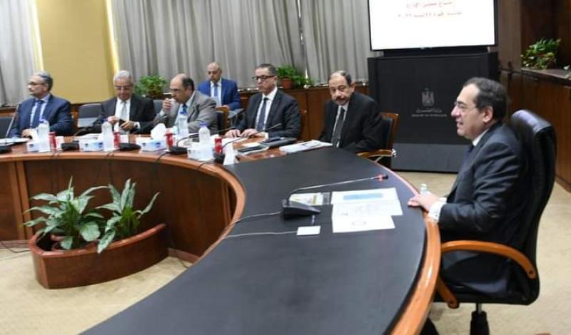 وزير البترول يعقد اجتماعاً مع مجلس إدارة  الهيئة العامة للمنطقة الاقتصادية للمثلث