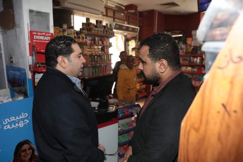 نائب محافظ بنى سويف يقوم بجولة تفقدية في المحال التجارية لمتابعة الأسعار وتوافر السلع