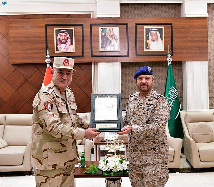 مصر والسعودية تبحثان تعزيز علاقات التعاون العسكري