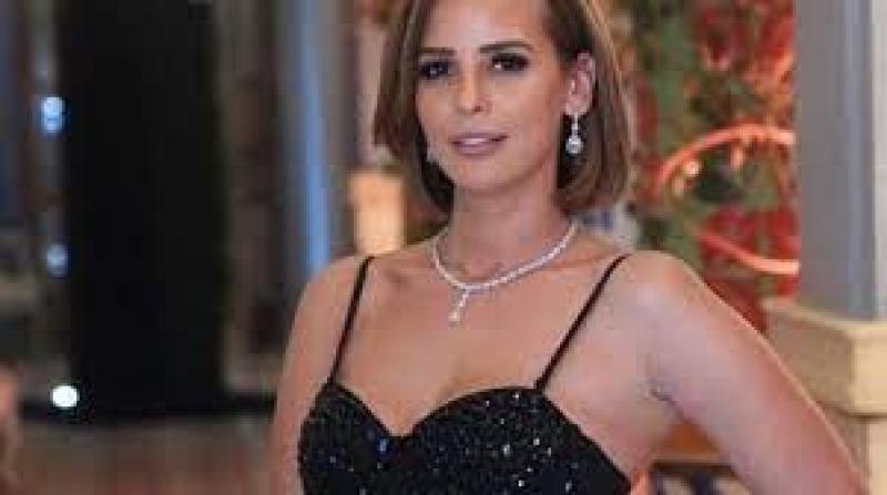 وسط الصحراء ..مغامرة لى ايمان العاصى بصحبة ابنتها الصغيرة
