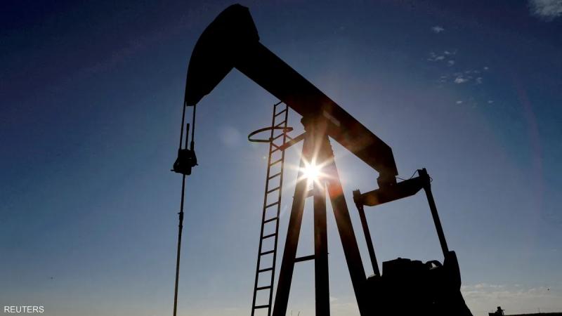 النفط يتراجع بفعل تحذيرات صندوق النقد من صعوبات أشد في ٢٠٢٣