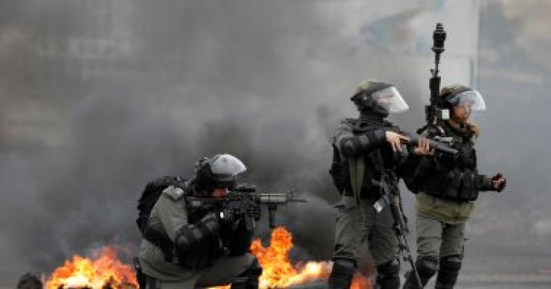 جنود الاحتلال علي ابواب غزة