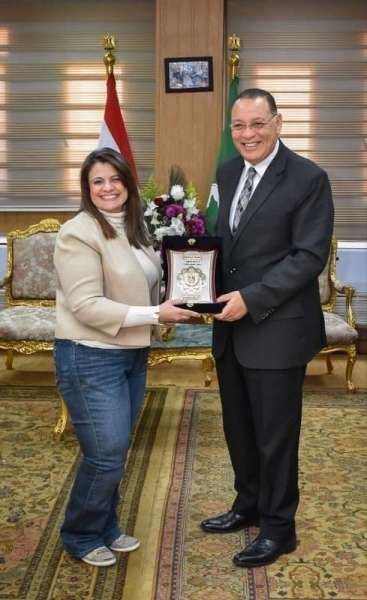محافظ الشرقية يستقبل وزيرة الدولة للهجرة وشئون المصريين بالخارج