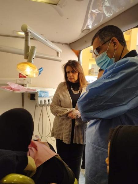 وزيرة الهجرة تتفقد قافلة طبية لأهالي الأسمرات بمشاركة خبير مصري بالخارج متخصص في طب الأسنان