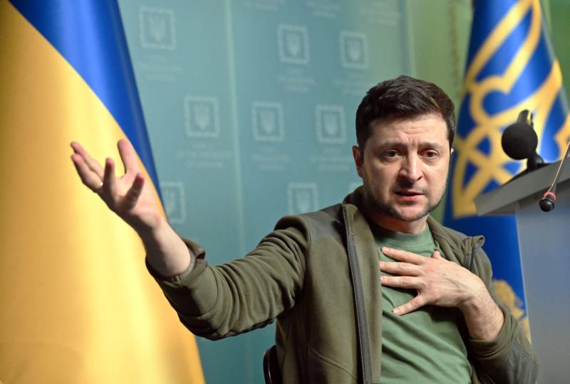 زيلينسكي يسحب الجنسية من السياسيين الأوكرانيين المؤثرين السابقين