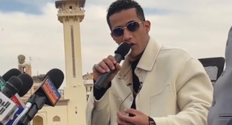محمد رمضان خلال ندوة تكريمة من مهرجان الأقصر للسينما الأفريقية: أنا ممكن دلوقتي أقوم أقلع القميص وأجري