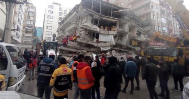 ارتفاع حصيلة ضحايا الزلزال فى تركيا إلى 2316 قتيلا