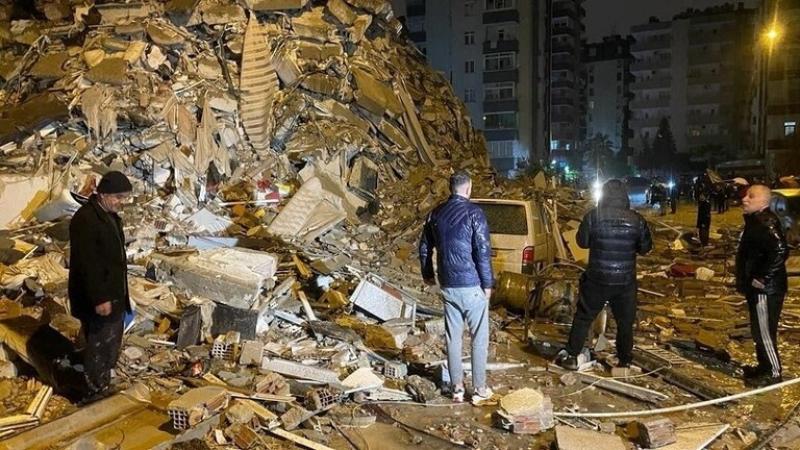 الصحة السورية تعلن حصيلة غير نهائية وصلت لـ 812 حالة وفاة و 1449 إصابة جراء الزلزال المدمر