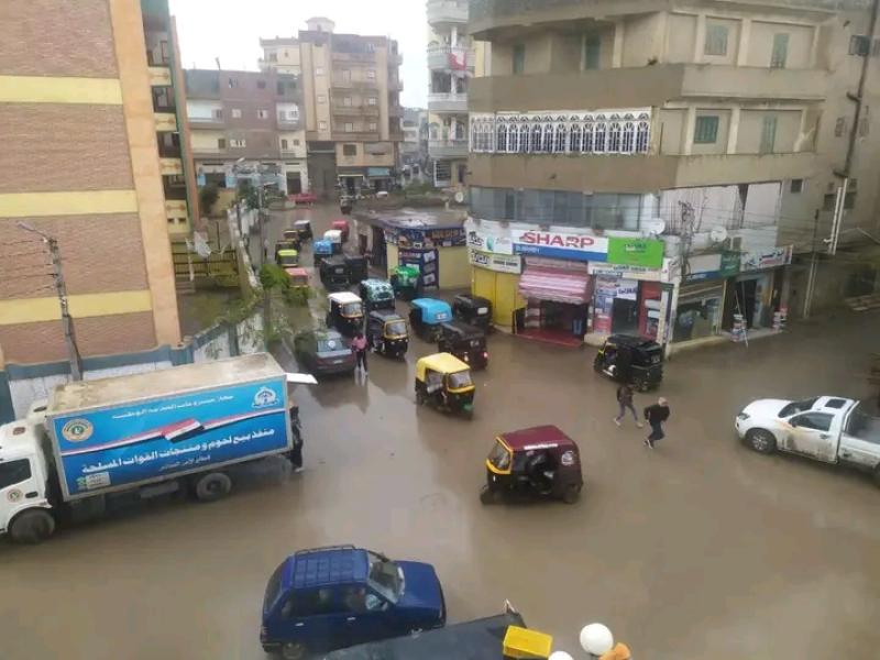 رفع مياه الأمطار بمدن وقرى كفر الشيخ والمحافظ يوجه باستمرار حالة الطوارئ