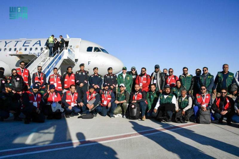 وصول أولى طلائع الجسر الجوي السعودي إلى مطار أضنة للمشاركة في إغاثة متضرري زلزال سوريا وتركيا