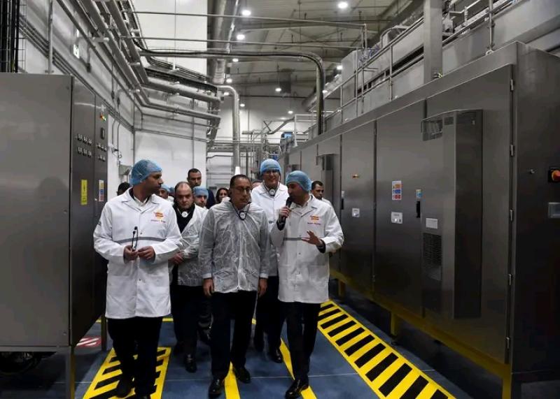 رئيس مجلس الوزراء يتفقَّد خط إنتاج جديد لشركة ”شيبسي” للصناعات الغذائية بمدينة السادس من أكتوبر