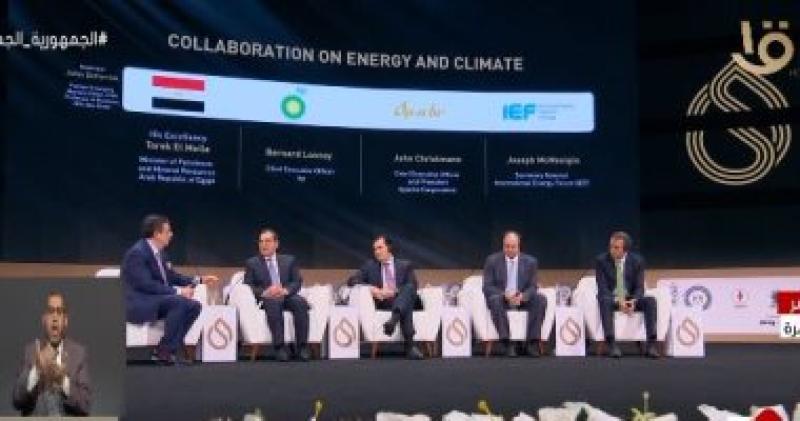 الرئيس السيسي يشهد  جلسة نقاشية بعنوان  التعاون في الطاقة والمناخ