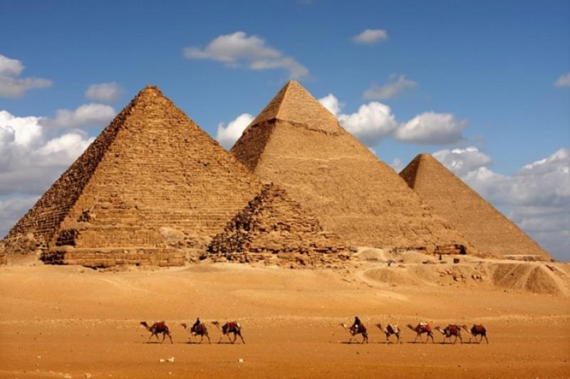 كيف كانت تبدو الأهرامات عندما تم بناؤها؟