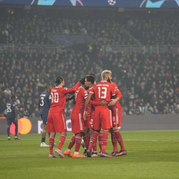 بايرن ميونخ يضع قدمًا في دور ربع النهائي على حساب باريس سان جيرمان في دوري أبطال أوروبا