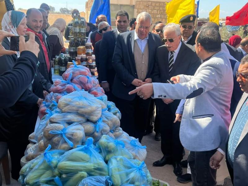 وزير الزراعة ومحافظ جنوب سيناء يتفقدان معرض السلع ومعصرة الزيوت وإحدى المزراع الخاصة