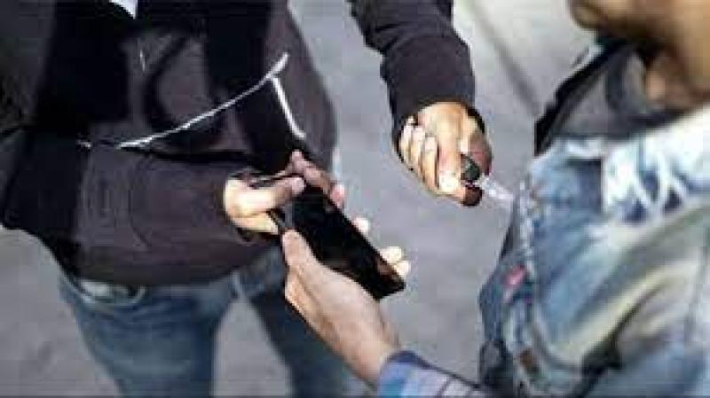  ضبط المتهم بسرقة هاتف محمول من طفل بالقاهرة