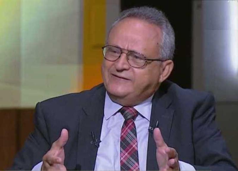 الدكتور أحمد زايد