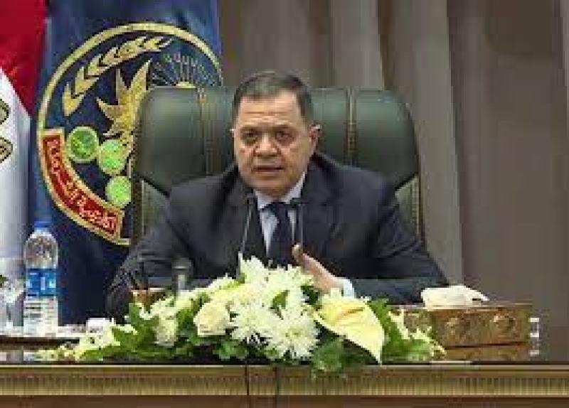 وزير الداخلية يوافق على طلب 21 مواطنًا بالتجنس بجنسيات أجنبية
