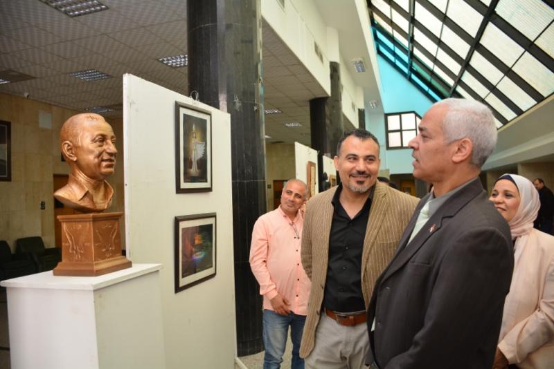 جامعة أسيوط تشهد إنطلاق أعمال المعرض الفنى لأعضاء هيئة تدريس كلية الفنون الجميلة