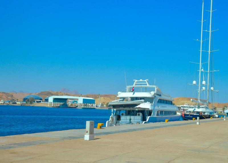 اعادة فتح ميناء شرم الشيخ البحري وانتظام الحركة الملاحية بموانئ البحر الاحمر