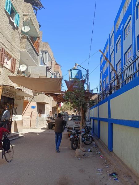 استكمال رصف وتركيب بلدورات وصيانة كشافات بشوارع حي شرق أسيوط