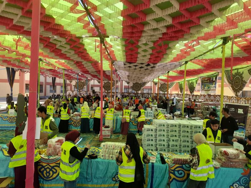 مصر الخير: تعبئة 4200 كرتونة مواد غذائية بمشاركة الجمعيات الأهلية وأكثر من ١٥٠ متطوعا