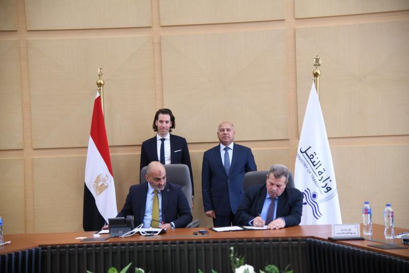 وزير النقل يشهد توقيع البروتوكول التنفيذي لافتتاح برامج اكاديمية مصر  للنقل السككي