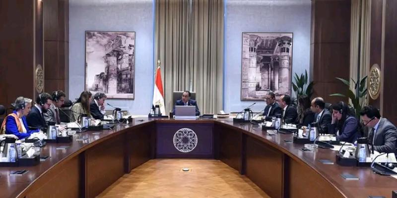 رئيس الوزراء يلتقي وفدا فرنسيا لشرح موقف الحكومة المصرية تجاه عدد من القضايا المهمة