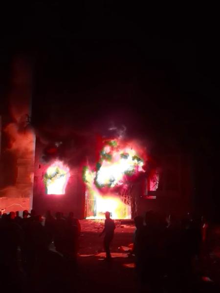 العناية الإلهية تنفذ العمال من حريق نشب في ورشة دوكو بقليوب