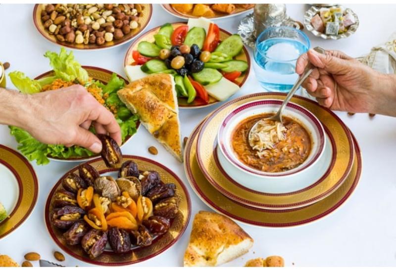 تجنب العصائر ..الطريقة الصحيحة لتناول وحبة الإفطار في رمضان