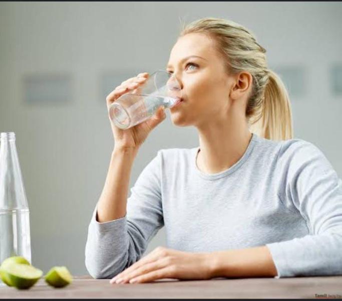 أعراض مرضية تظهر على جسمك عند الإفراط في تناول المياه