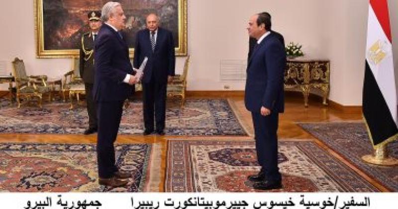 الرئيس السيسي واعتماد سفراء جدد في القاهرة