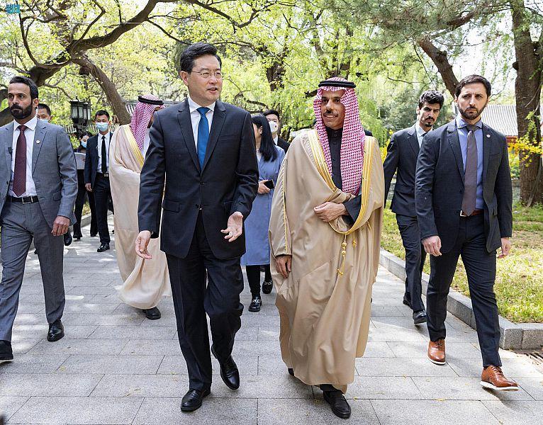 وزير الخارجية السعودي يلتقي نظيره الصيني