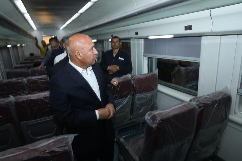 في مفاجأة سارة لركاب الصعيد.. وزير النقل يعلن إعادة تشغيل أول قطار إسباني تم اعادة تأهيله