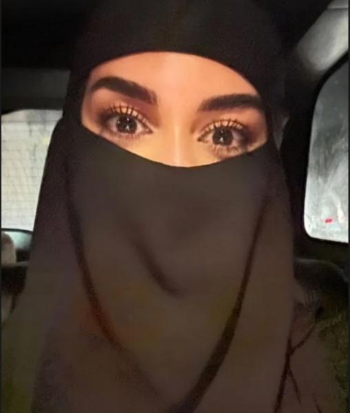 بعد تصريحات ارتداءها الحجاب ياسمين صبري تظهر بالنقاب في الحسين