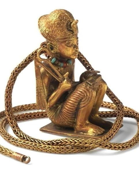 تمثال الملك توت عنخ أمون 