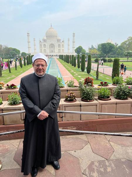 المفتي خلال زيارته للهند