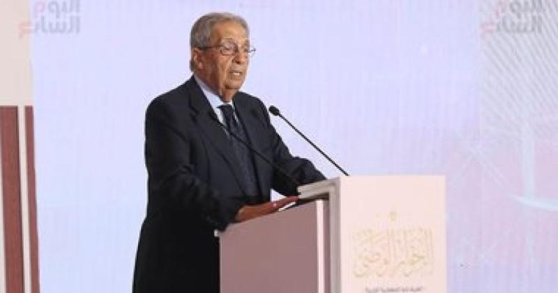 السيد عمرو موسي الامين العام للجامعة العربية السابق