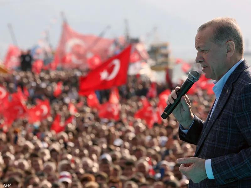 الرئيس التركي اردوغان في مؤتمر امام مؤيديه