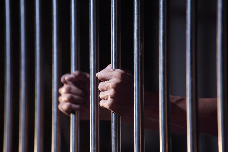 27 طعنة.. وصول المتهم بقتل زوجته في النزهة للجنايات