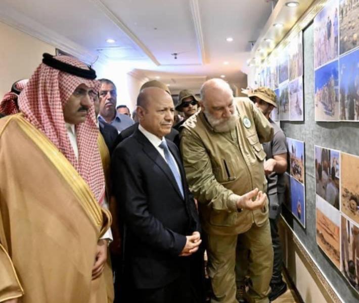 الرئيس اليمني يزور مكتب «مسام» في عدن ويشيد بالنجاحات الإنسانية للمشروع