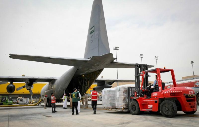 الطائرة الإغاثية الرابعة ضمن الجسر الجوي السعودي لمساعدة الشعب السوداني تغادر مطار الملك خالد
