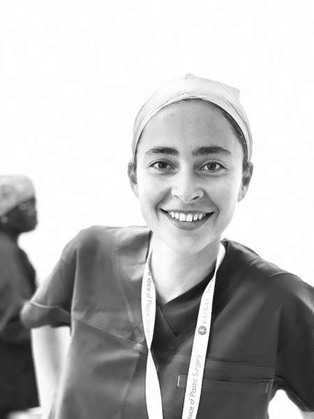 مي رستم-طبيبة مصرية في جراحة التجميل
