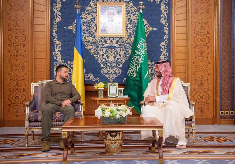 ولي العهد السعودي والرئيس الأوكراني يستعرضان القضايا المشتركة