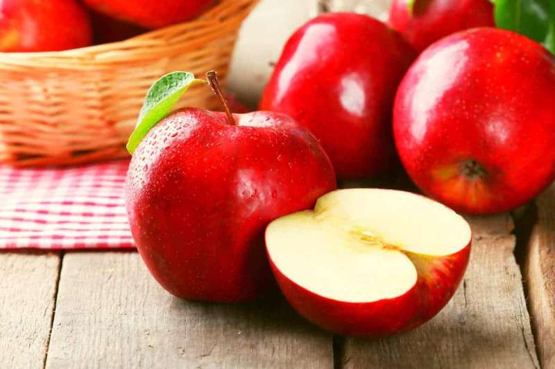 في موسمه.. تعرف على أبرز الفوائد الصحية للتفاح الأحمر